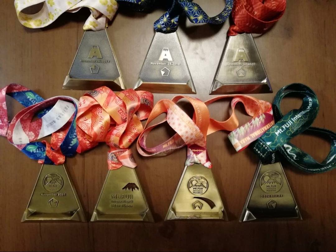 富士山マラソン　完走メダル　7個セット　フィニッシャーメダル　立つタイプ