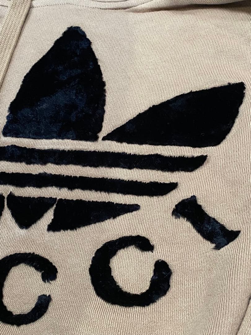 C⭐︎　GUCCI ベージュ クロップドパーカー