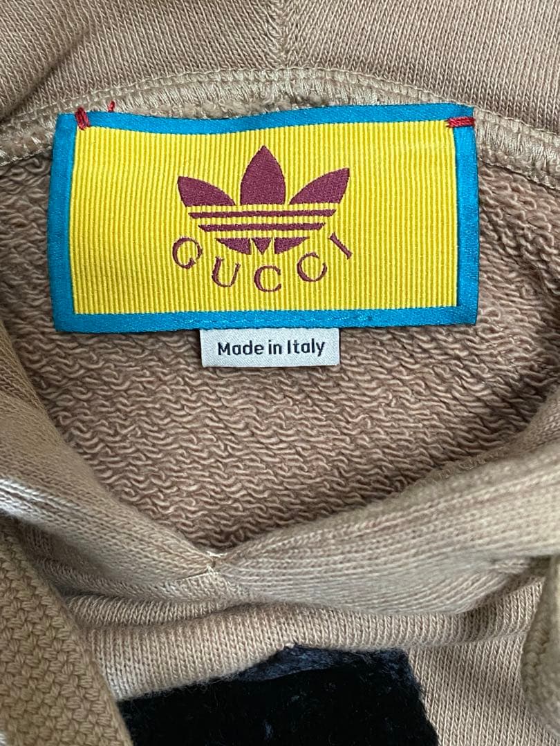 C⭐︎　GUCCI ベージュ クロップドパーカー