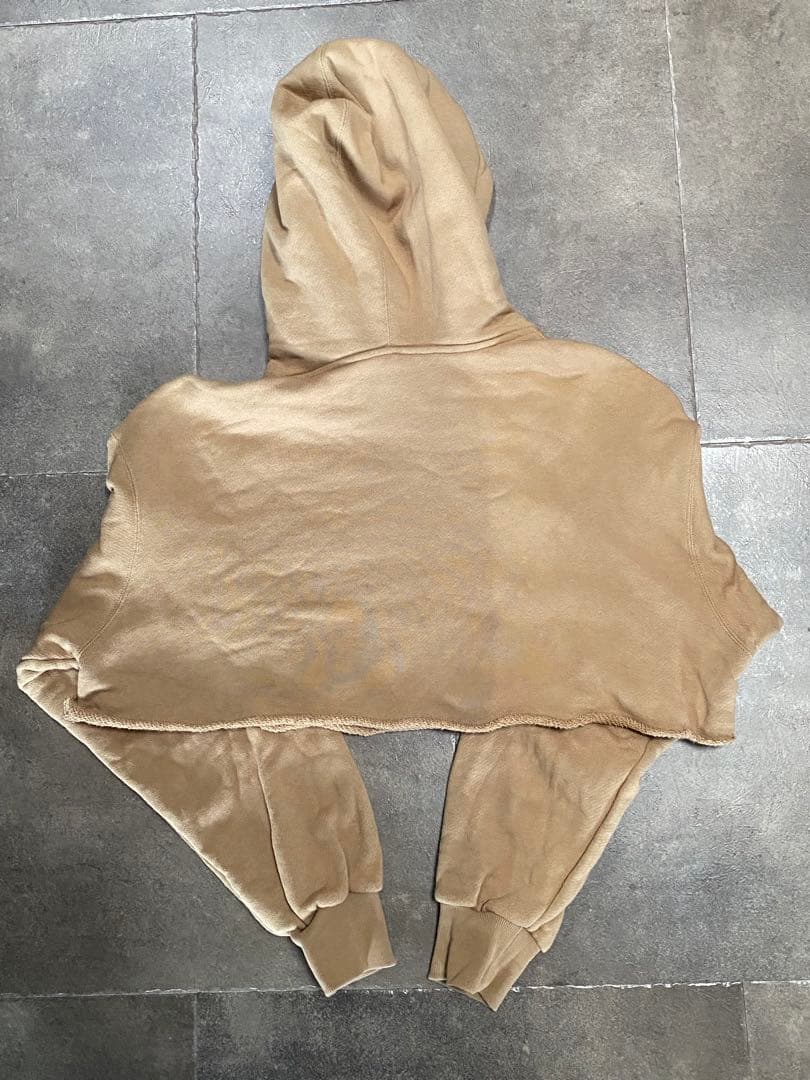 C⭐︎　GUCCI ベージュ クロップドパーカー