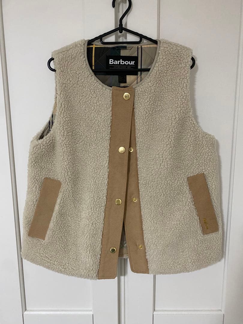 Barbour ベージュ シェルパフリース ベスト