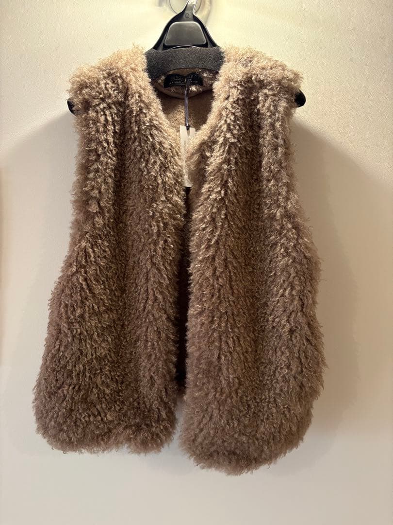 ハグオーワー　Wニードルファーベスト　新品未使用