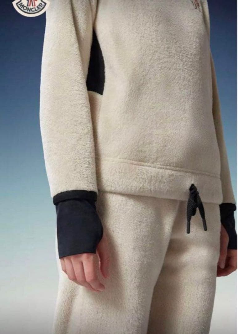 Moncler正規品フリースフーディ