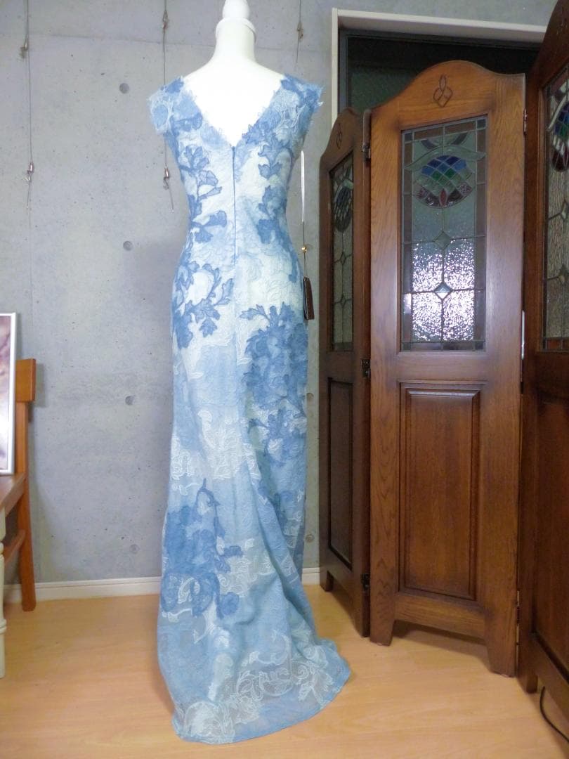 Erica　TadashiShoji ボタニカル青のグラデーションドレス2