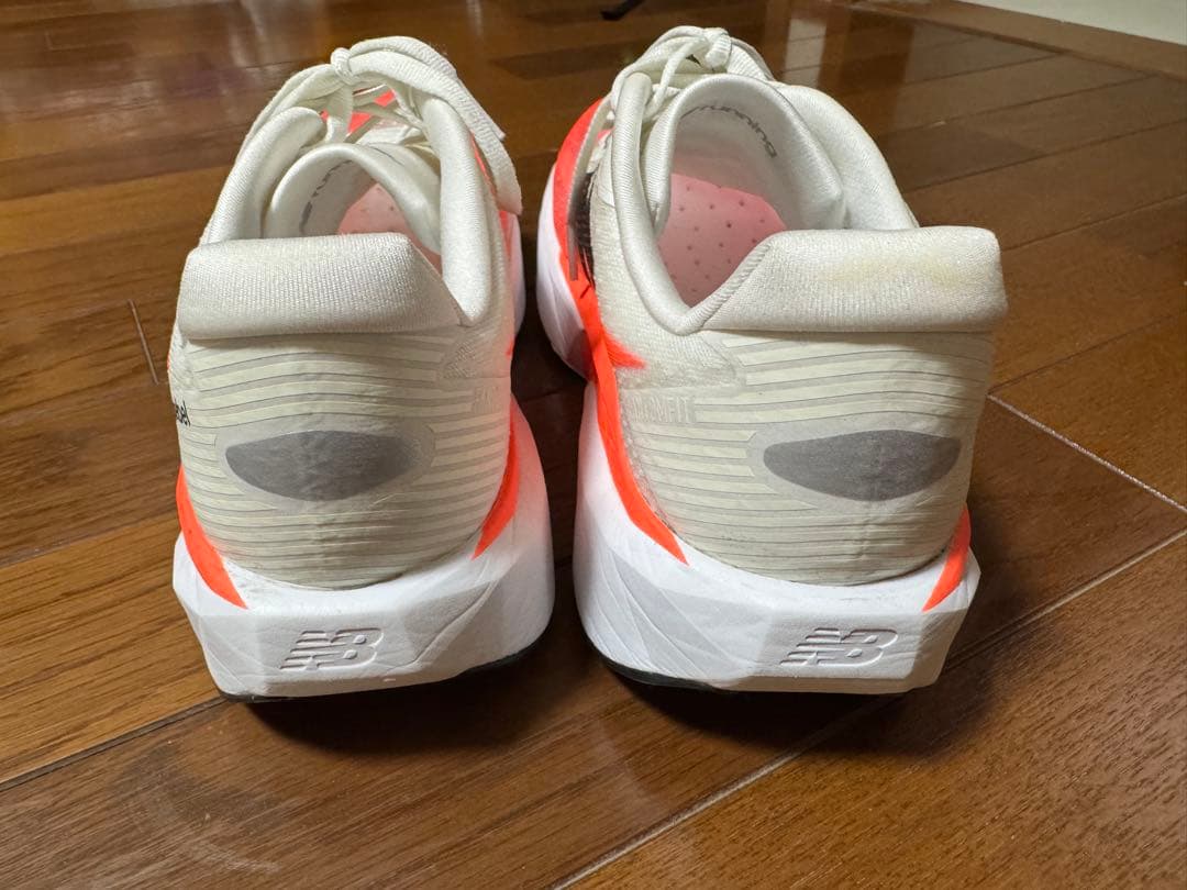 ニューバランス　FuelCell Rebel v5 26㎝