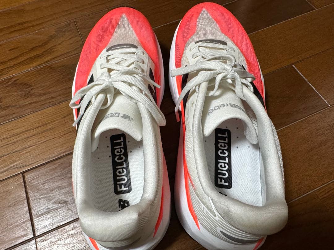 ニューバランス　FuelCell Rebel v5 26㎝