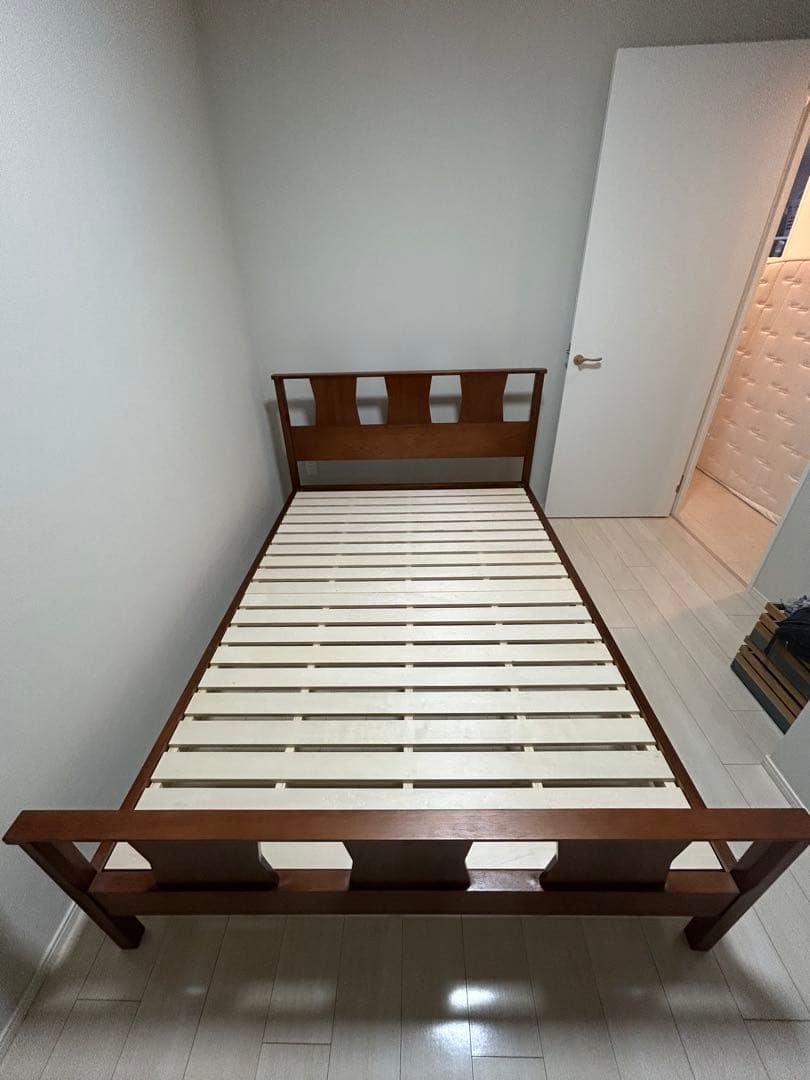 BROOKS BEDダブルサイズ ACME Furniture 使用1年程度