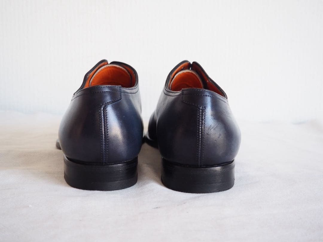 靴 Santoni Navy hole cut dress shoes