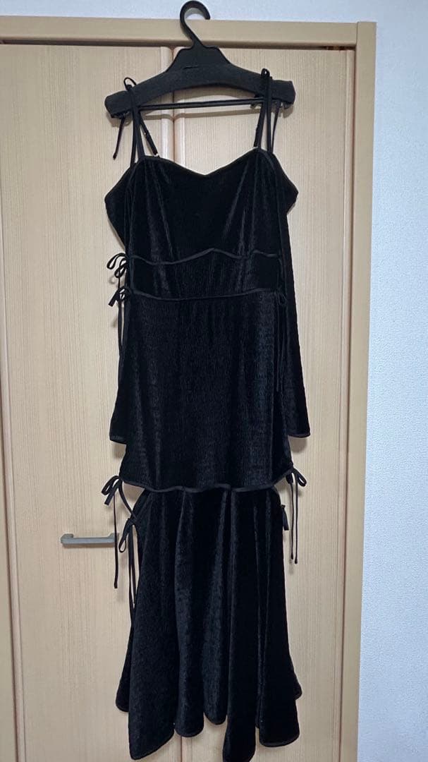 m me eme Side ribbon cutout onepiece 黒