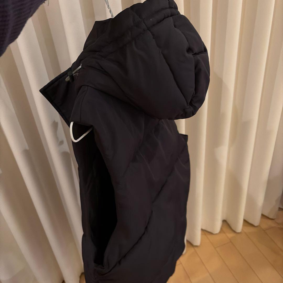 ZARA ブラック ダウンベスト フード付き