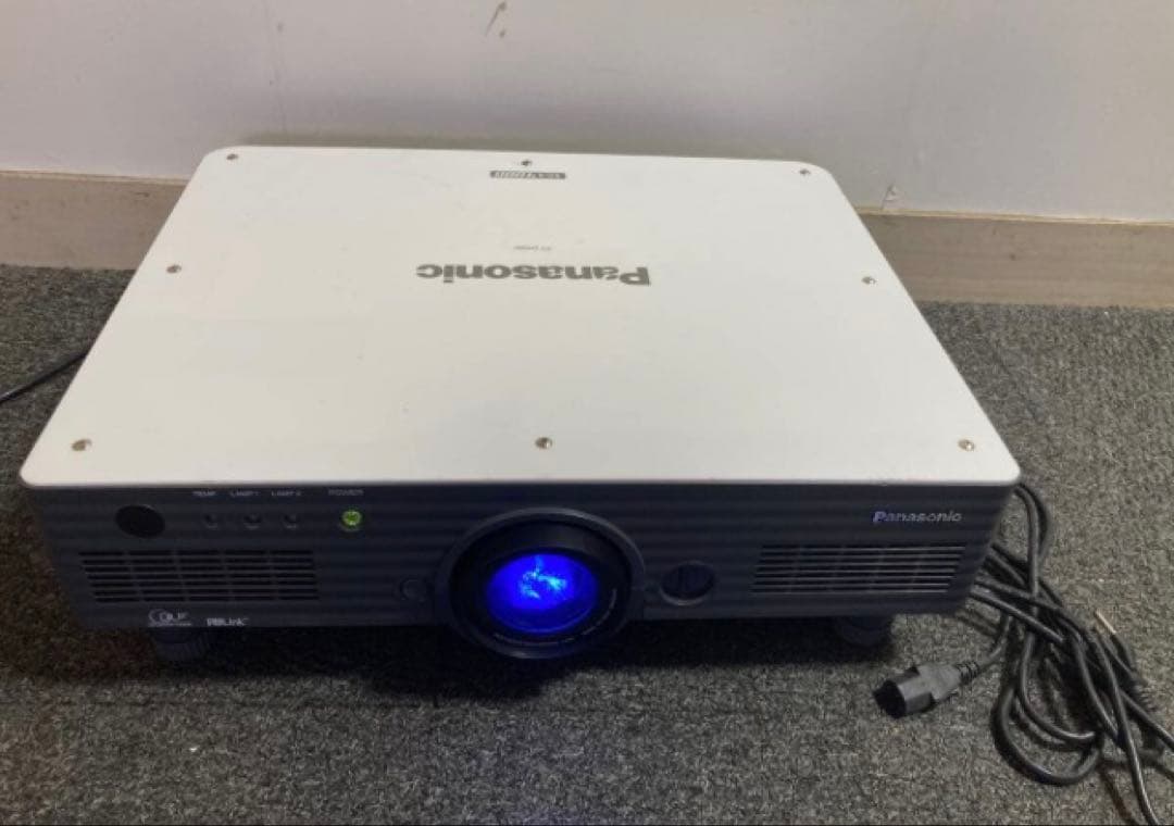 Panasonic PT-D4000 ⭐️4000ルーメン　ランプ使用各468時間