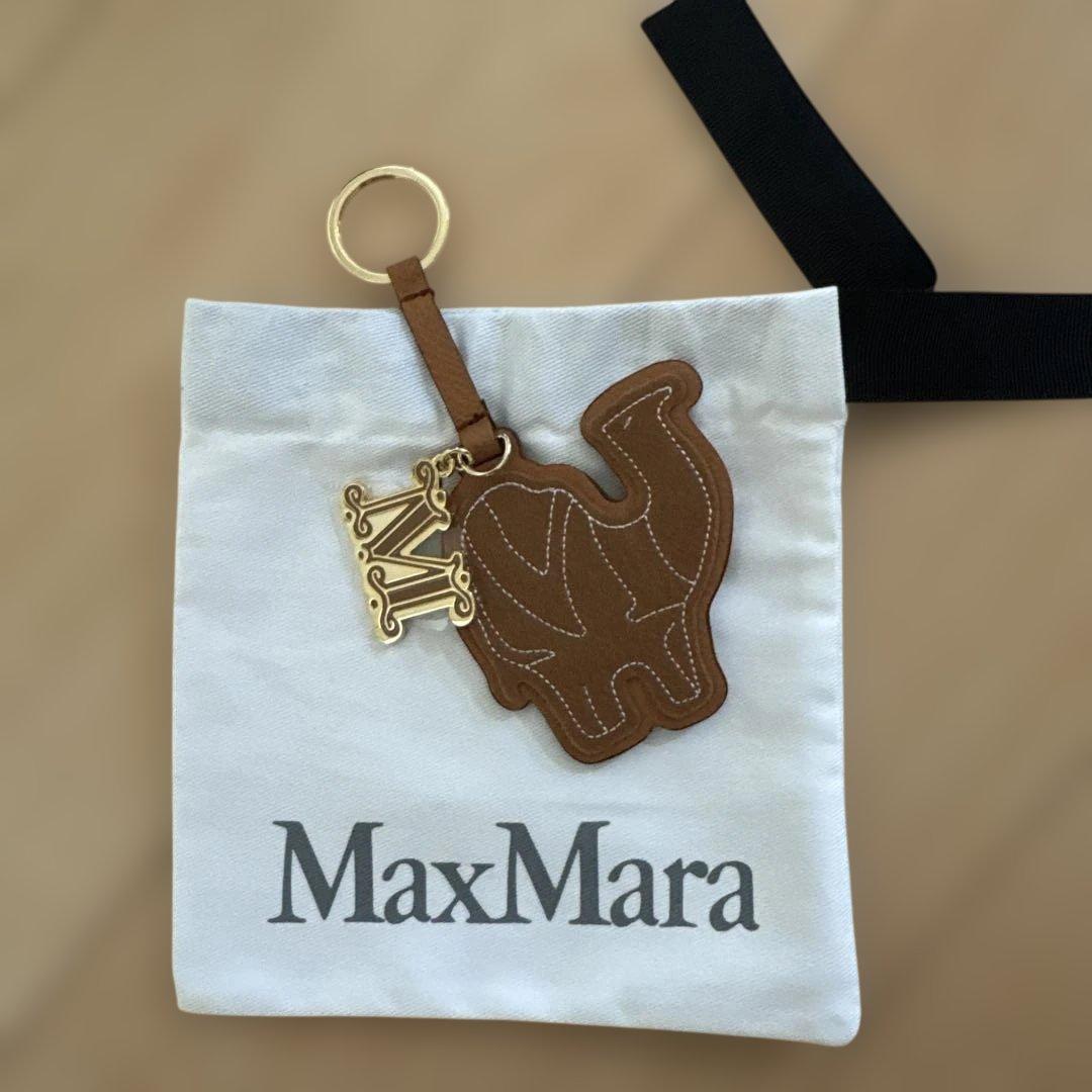 MaxMara 象型チャーム ブラウンレザー