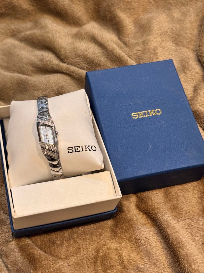 SEIKO SUP331 ソーラー時計 ダイヤモンド装飾