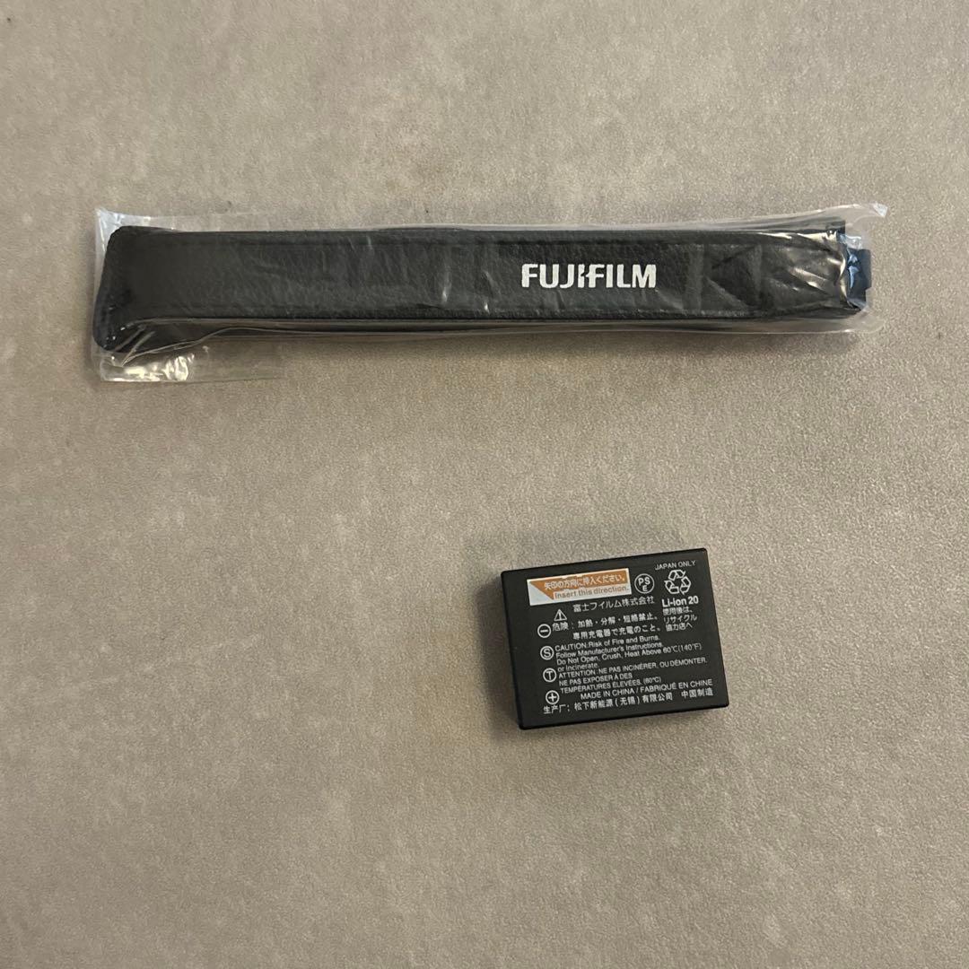 2025/10 購入 3年保証　FUJIFILM X-M5 シルバー 本体