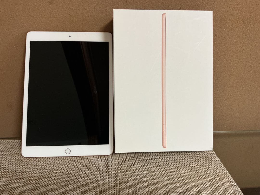 Apple iPad 第7世代　32GB 外箱、保護フィルム、ケース付き