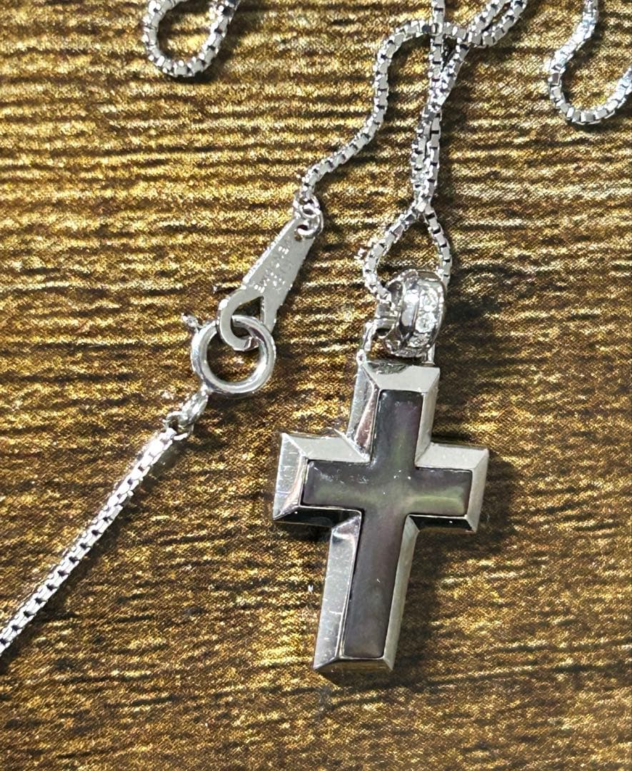 ヴァンドーム青山　K18WG ブラックシェル　ダイヤ　クロス　ネックレス