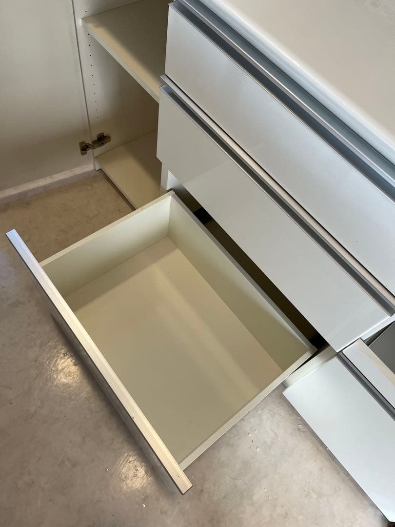 パウモナ　食器棚