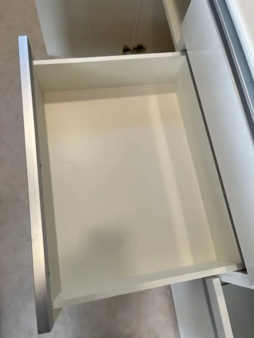 パウモナ　食器棚