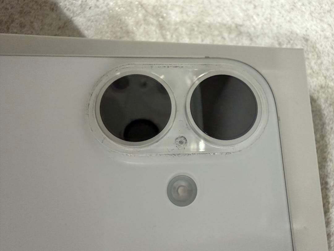 使用期間1年　当日発送可　【極美品】　iPhone16 256GB simフリー