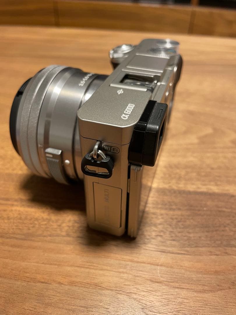 SONY α6000 パワーズームレンズキット・レンズ付き