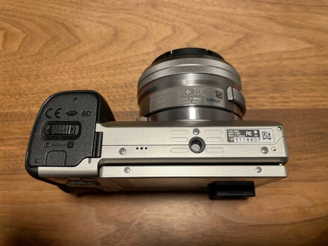 SONY α6000 パワーズームレンズキット・レンズ付き