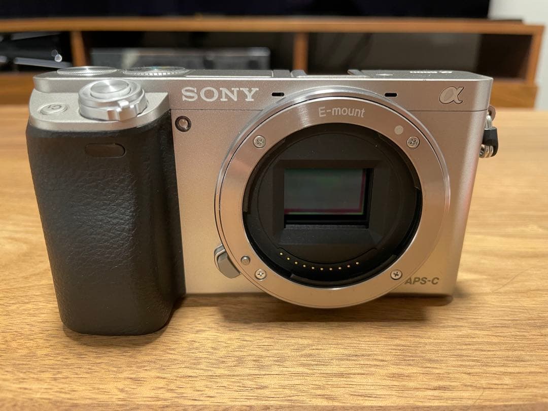 SONY α6000 パワーズームレンズキット・レンズ付き