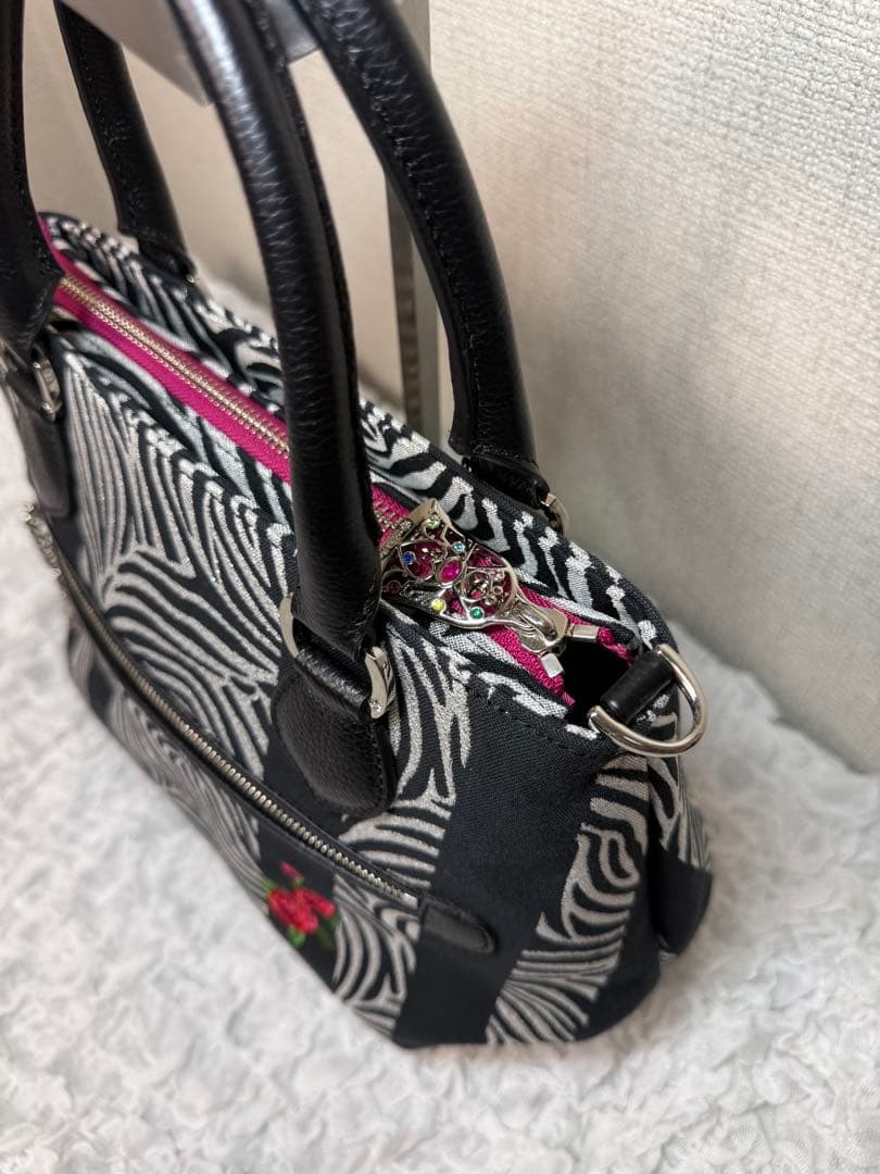 Think Bee! 2wayバッグ ジャカード ゼブラ柄 バラ刺繍 レザー 黒
