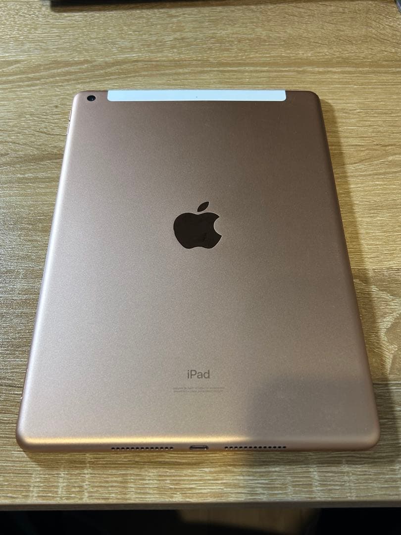 iPad 第8世代 32GB SIMフリー　美品