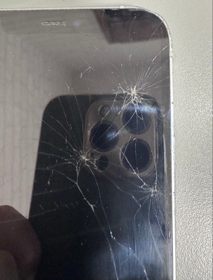 津*田様 iPhone12 128GB 画面背面割れあり、背面カメラ作動しない