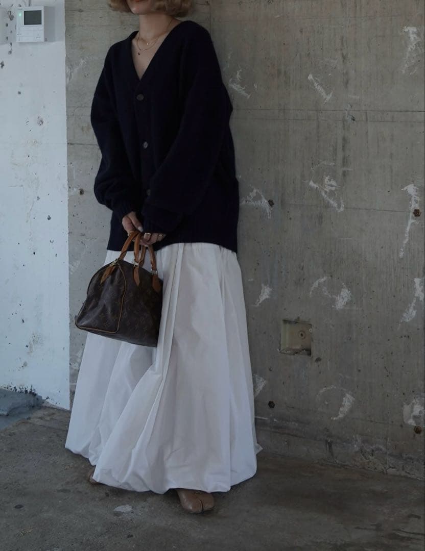 ミドルゲージＶネックニットカーディガン　エトレ　ネイビー