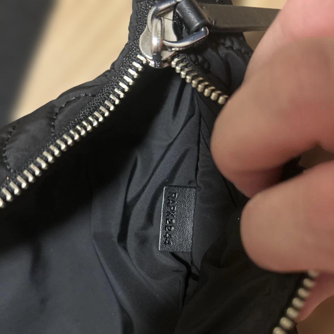 早い者勝ち！美品！Marc Jacobs ボディバッグ