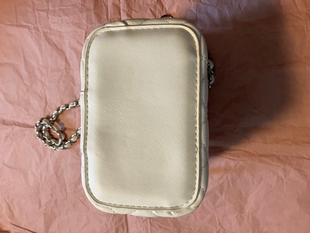 【シルバーパーツ】キルティングスクエアミニバッグ　ホワイト