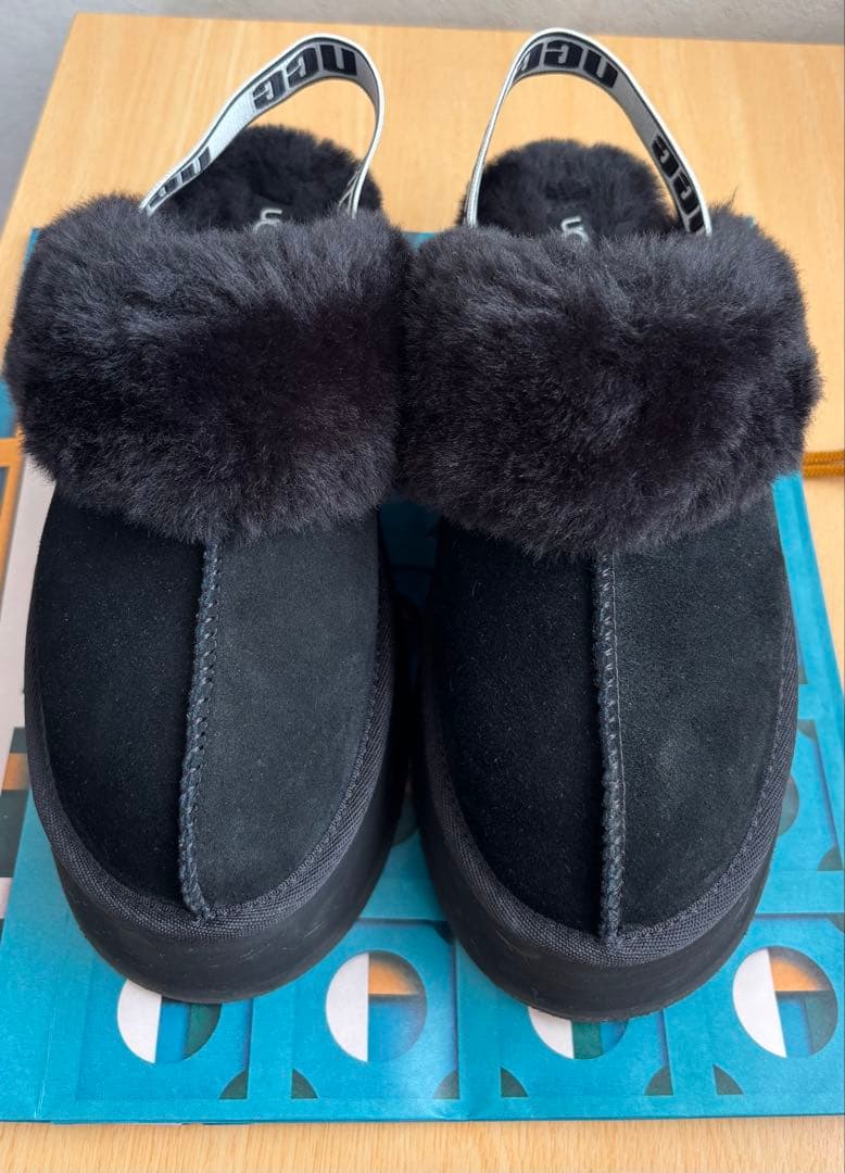 【美品】アグ　ファンケットUGG FUNKETTE ロゴストラップ 厚底サンダル