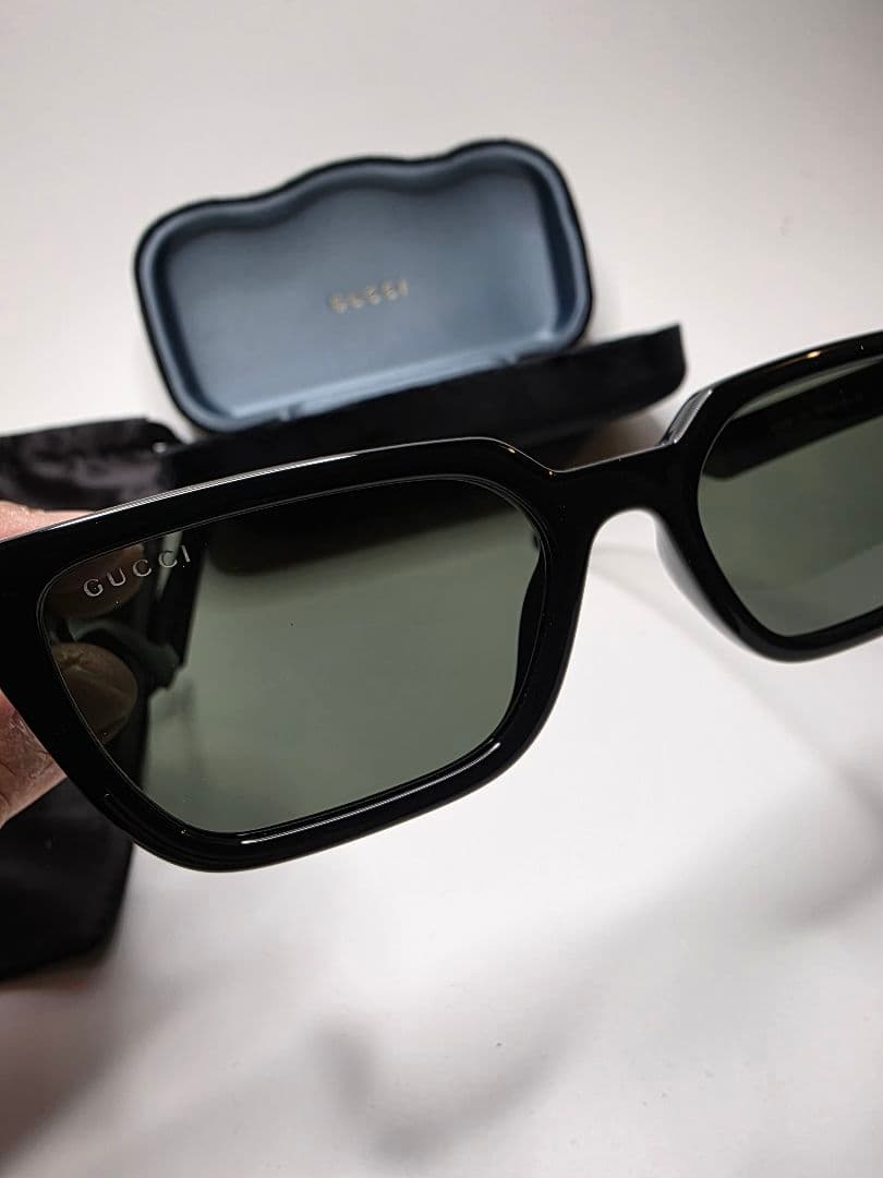 GUCCI ブラックサングラス ケース付き　本物