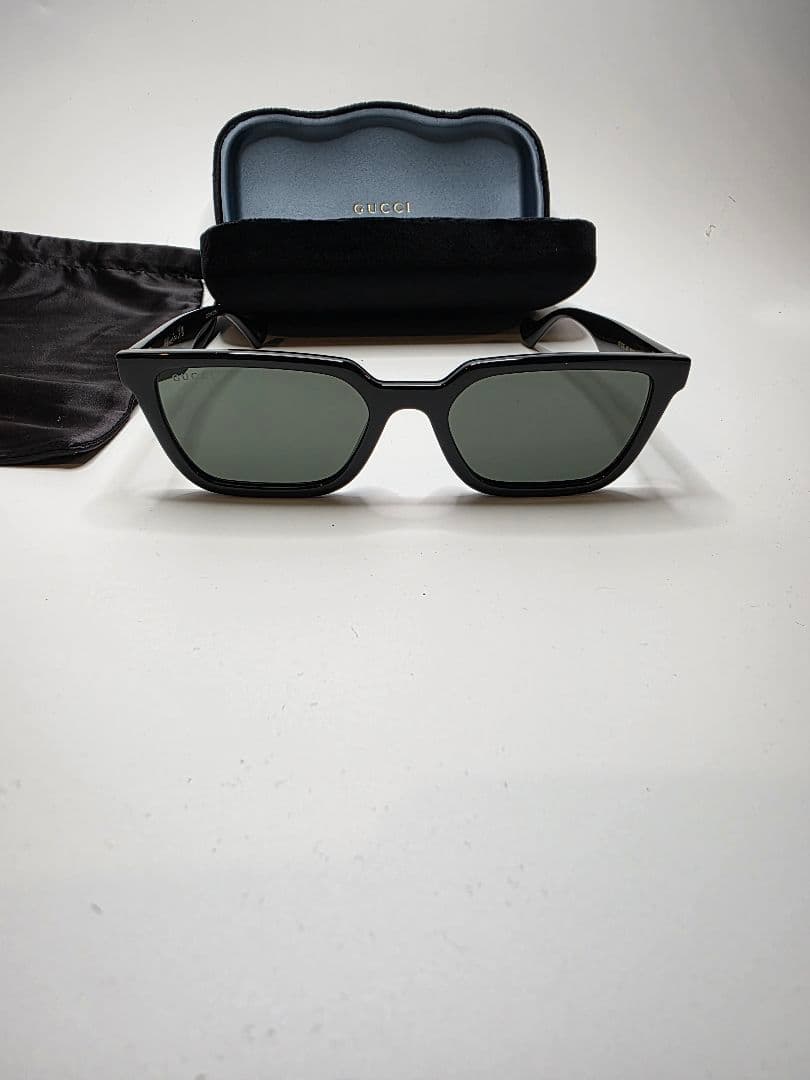 GUCCI ブラックサングラス ケース付き　本物