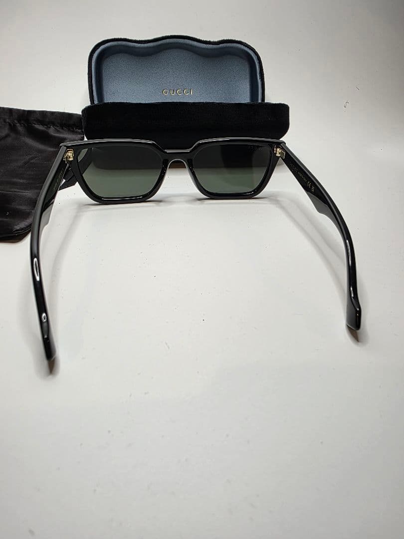 GUCCI ブラックサングラス ケース付き　本物