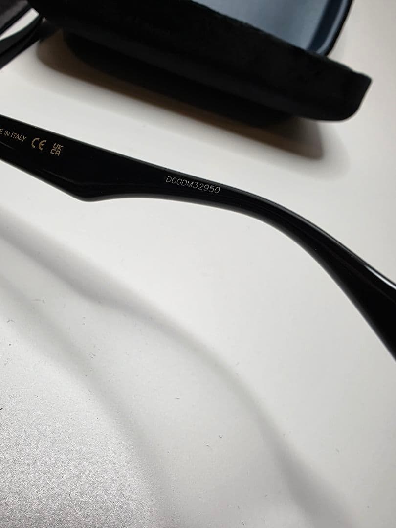 GUCCI ブラックサングラス ケース付き　本物