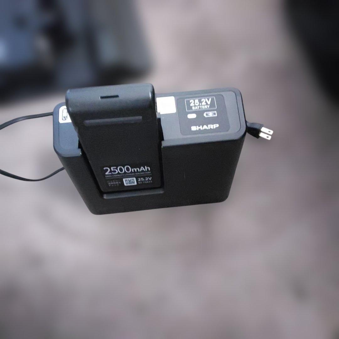 シャープ コードレススティッククリーナー EC-HR8-B 黒　ラクティブエア