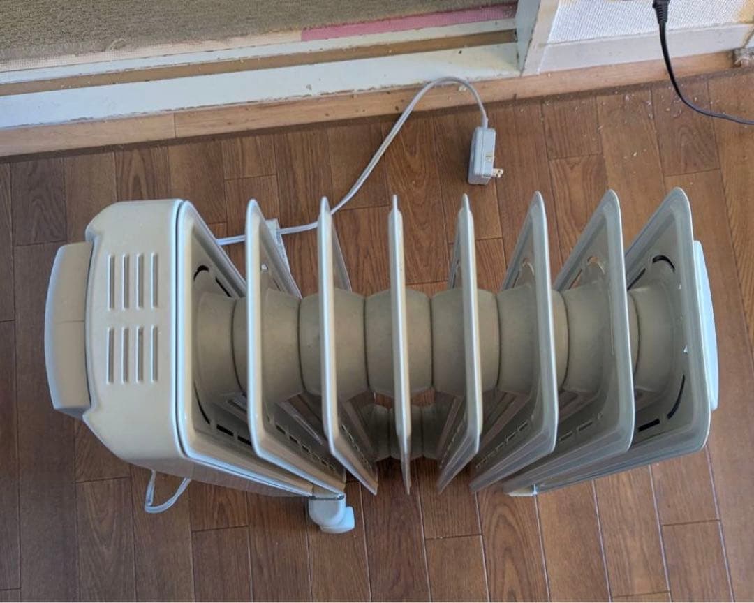 デロンギ オイルヒーター KHD410812-GC 電気 ゼロ風暖房 静音