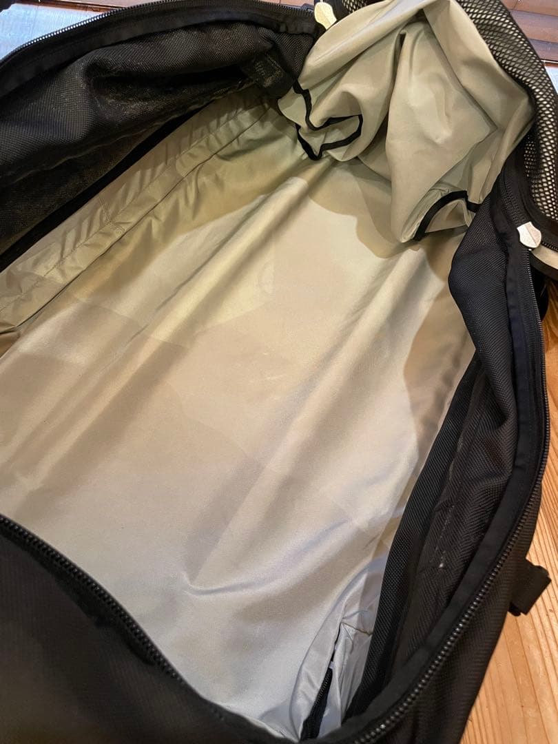 Patagonia ブラック キャリーオンバッグ