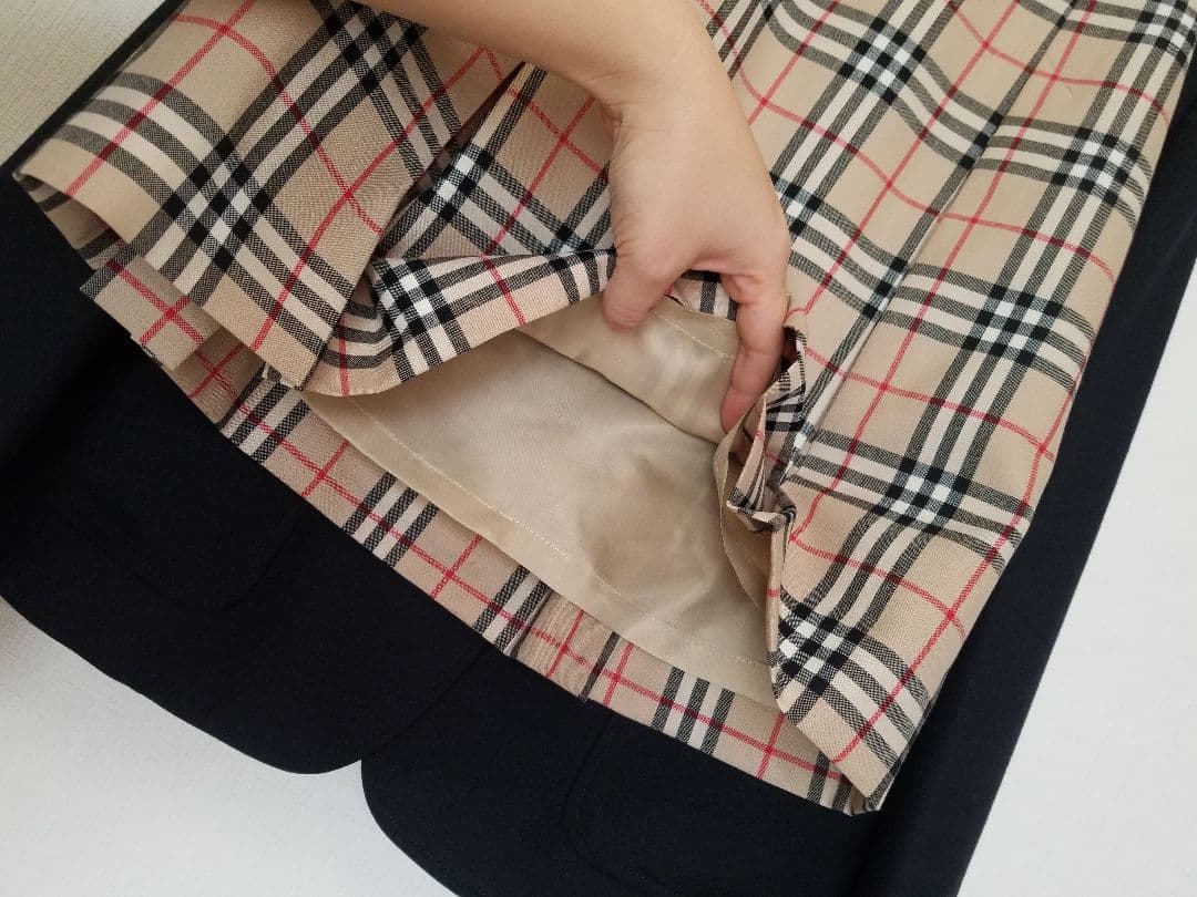 新品未使用含　バーバリーフォーマル高級シルクリボンタイ希少レトロ ベージュ 美品