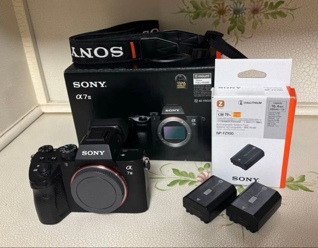 SONY α7 III 本体 バッテリー2個/ストラップ/アイカップ