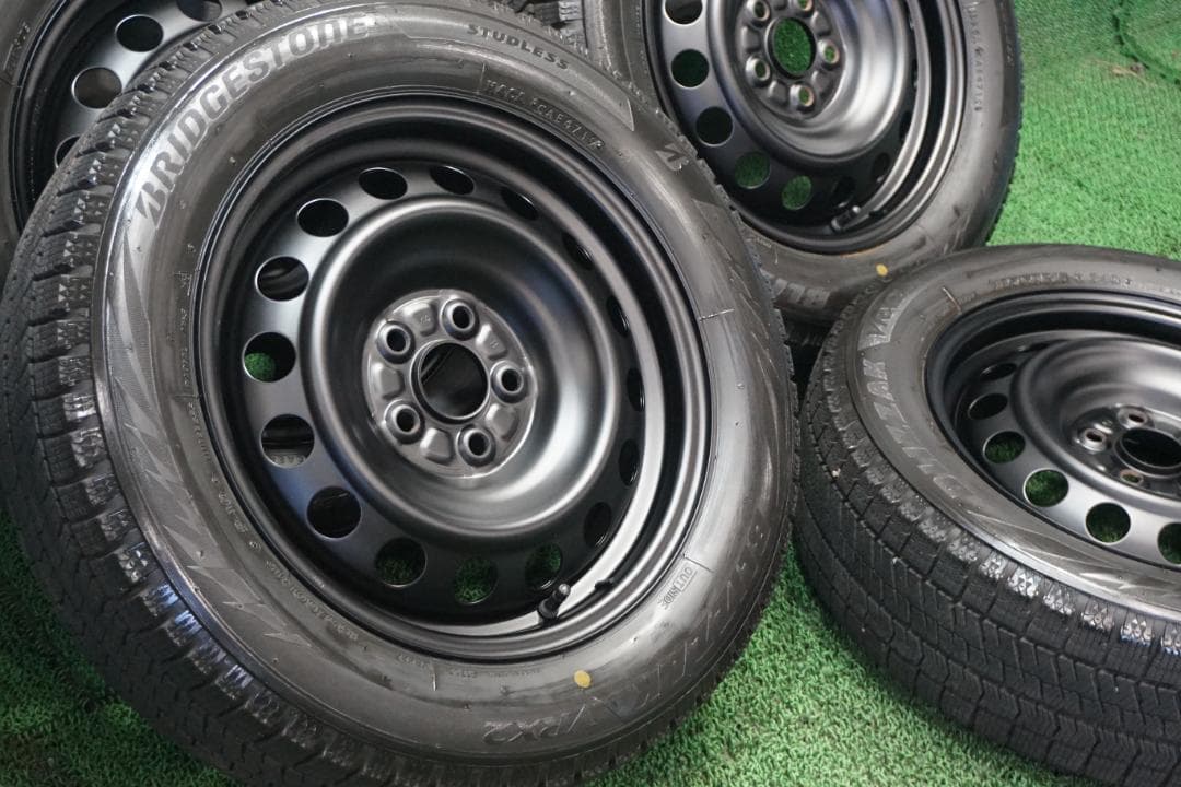 シエンタ純正　カスタムブラックエディション　185/60R15　VRX2　バリ山