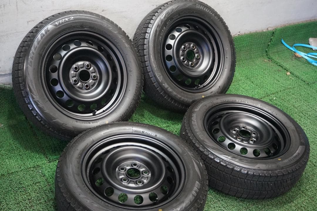 シエンタ純正　カスタムブラックエディション　185/60R15　VRX2　バリ山
