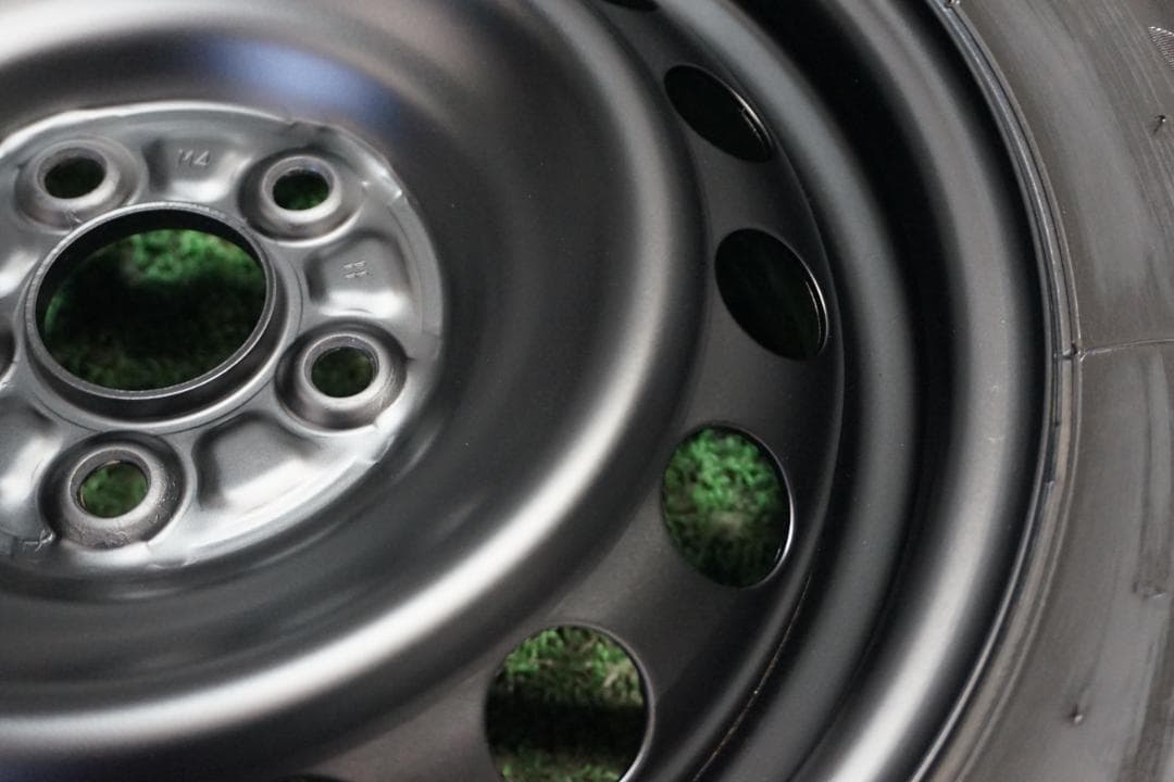 シエンタ純正　カスタムブラックエディション　185/60R15　VRX2　バリ山