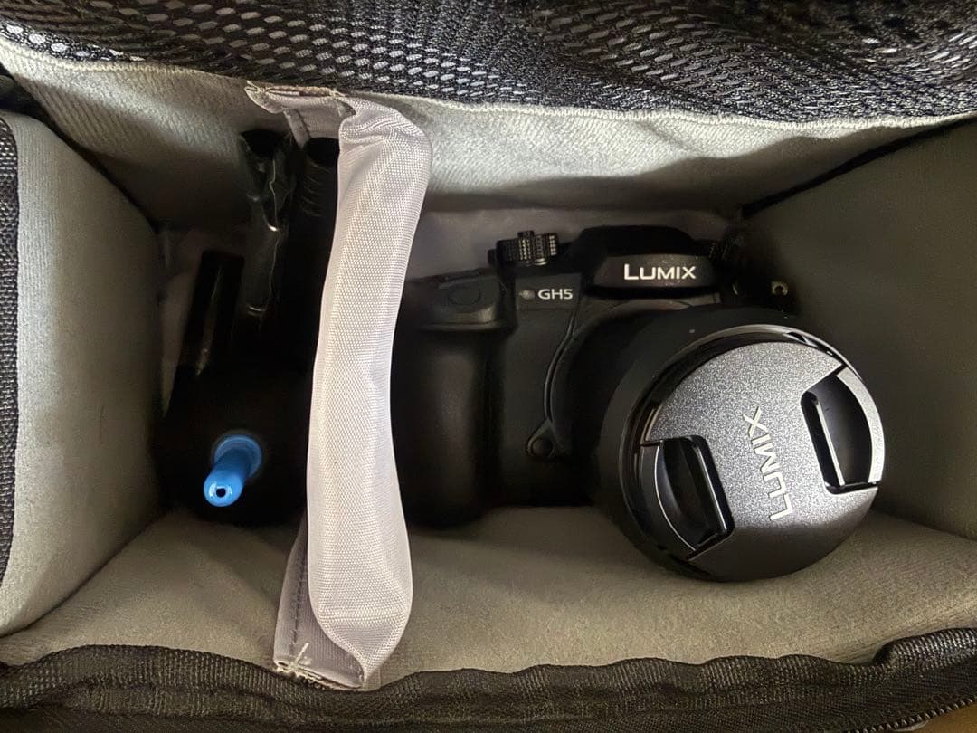 LUMIX GH5 レンズキット　カメラ保護ケース、予備電池１つ付き