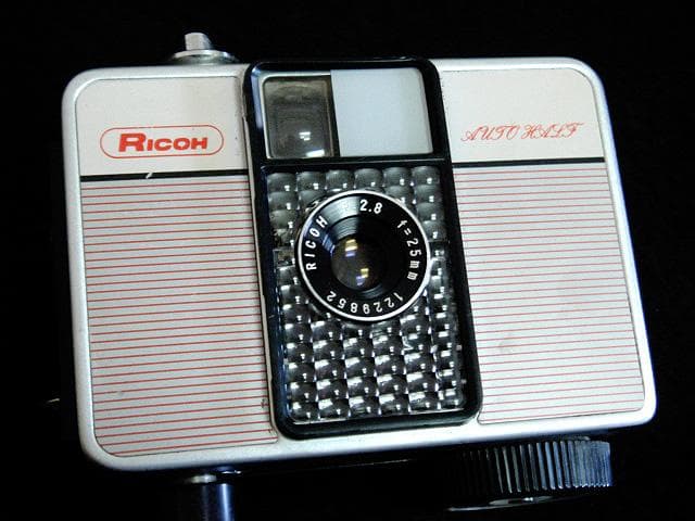 乃木坂46 五百城茉央 所有のカメラ リコー オートハーフ E autohalf