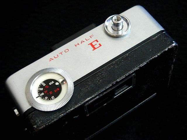 乃木坂46 五百城茉央 所有のカメラ リコー オートハーフ E autohalf