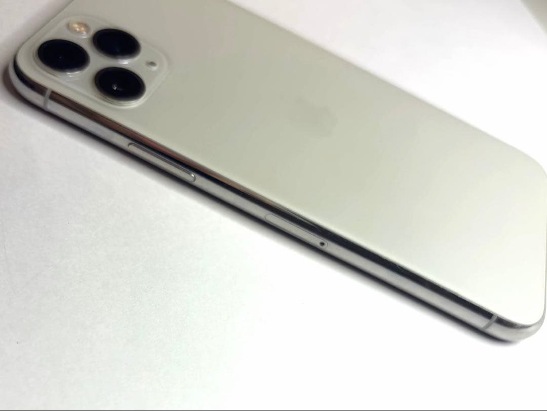 さ*う様 【Apple】iPhone 11 pro 256GB WH ディスプレ