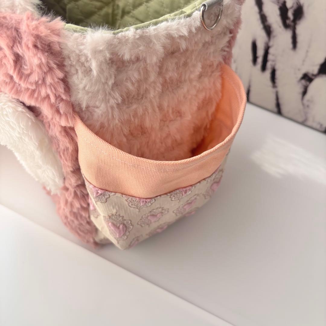 灰*猿様 コヤンイサムチョン　ふわふわルミトート　ホワイト×ピンク　バック